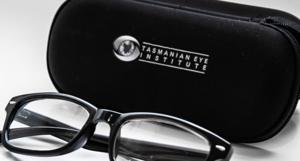 Reading Glasses +3.00 + Case + Lens Cloth